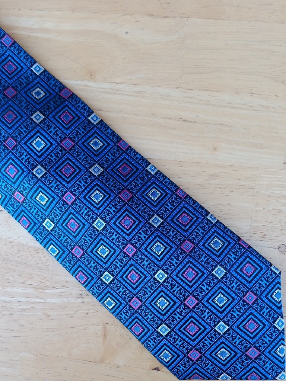 Daniel de Fasson Men's Geometric Blue Silk-Effect Tie with Pink Accents